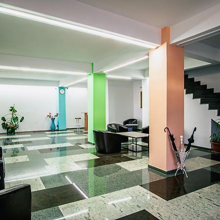 Colors Residence Cluj-Napoca Buitenkant foto